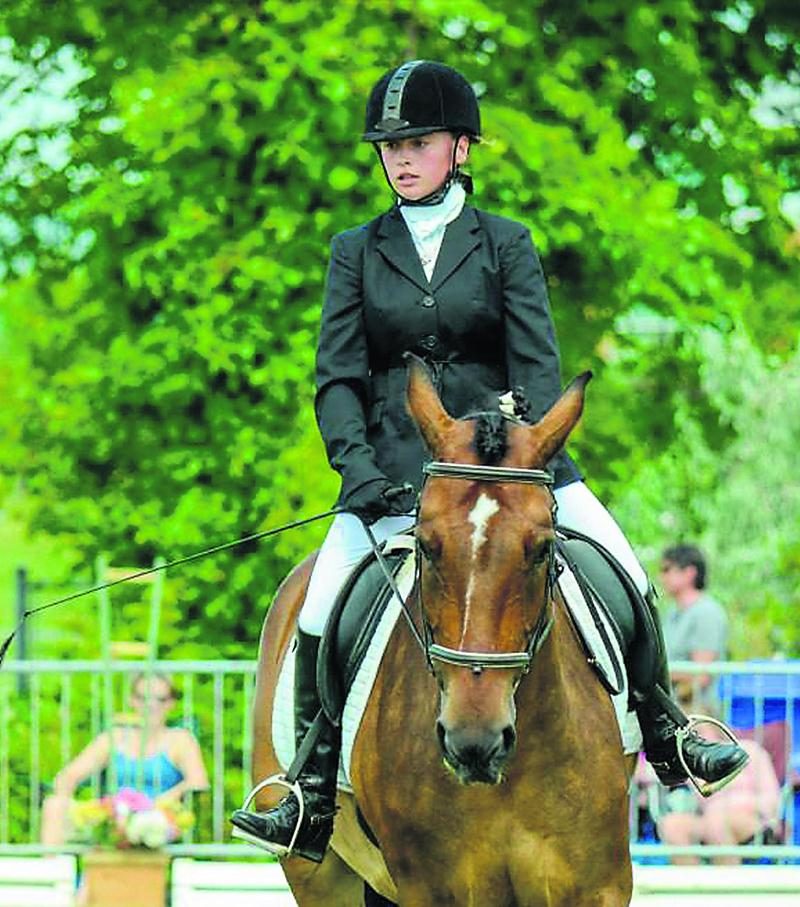 Camille Bédard a remporté trois médailles en autant d’opportunités en dressage aux Jeux du Québec. Photo Courtoisie