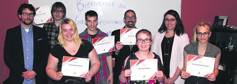 Sur la photo on retrouve, de gauche à droite : Sébastien Rancourt, enseignant; Jimmy-Lee Loder, Cassandra Néron, Alexandre Lapointe, David Gill, Dannie Girard, Magalie Sauvé, intervenante; et Francheska Bousquet.