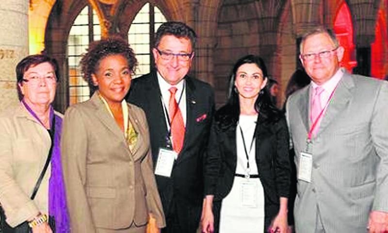 Chantal Soucy en compagnie notamment de l’ex-gouverneure générale du Canada, Michaëlle Jean.