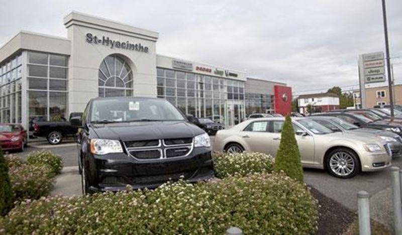 À Saint-Hyacinthe, c'est le concessionnaire Chrysler du boulevard Choquette qui a été le premier à ouvrir ses portes le samedi en septembre dernier.
