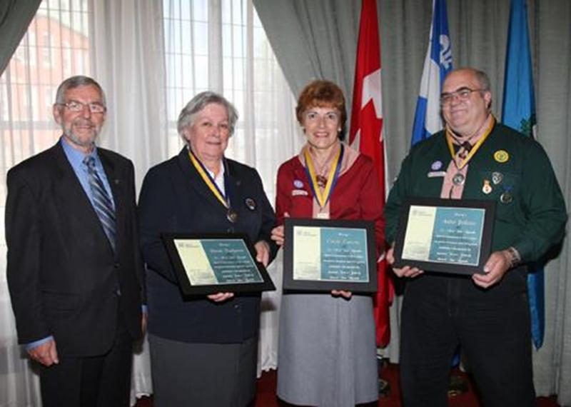 Trois Maskoutains ont été honorés par l'Association des Scouts du Canada présidéee par le gouverneur général, l'honorable David Johnston. Une médaille « Honneur au mérite » a été décernée à Carole Turcotte en reconnaissance de 23 années au service du mouvement scout dans le district de Saint-Hyacinthe. Deux récompenses « Service scout » ont été remises à Nicole Ducharme et André Pelletier pour souligner leur implication longue de 26 et 35 ans, respectivement. Dans l'ordre habituel : le maire Cla