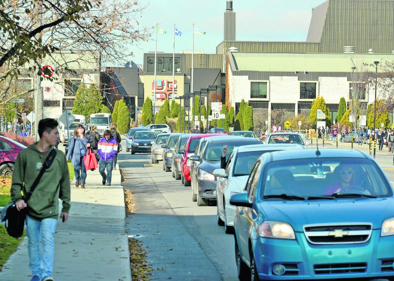 Plus d’étudiants veut aussi dire plus de congestion au Cégep de Saint-Hyacinthe, dont l’unique accès reste pour le moment l’avenue Boullé. Photothèque | Le Courrier ©