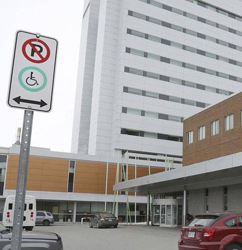 Un résident de Beloeil tente de faire annuler une contravention obtenue à Saint-Hyacinthe après avoir omis d'afficher sa vignette de conducteur handicapé alors qu'il était garé dans un espace réservé aux handicapés à l'hôpital Honoré-Mercier.