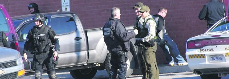 Le groupe tactique d’intervention du SPVM a procédé à l’arrestation de deux individus dans un restaurant de Saint-Hyacinthe, mardi. Photo Dominique St-Pierre