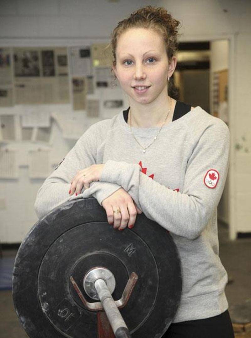 Malgré des résultats en dessous de ceux réalisés l'an dernier au Championnat canadien senior, Annie Moniqui domine toujours chez les femmes de 58 kg.