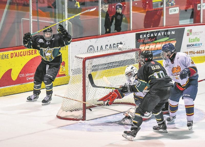 Les Gaulois ont remporté leurs quatre derniers matchs, dont un âprement disputé vendredi soir face au Phénix au Stade L.-P.-Gaucher. Photo François Larivière | Le Courrier ©
