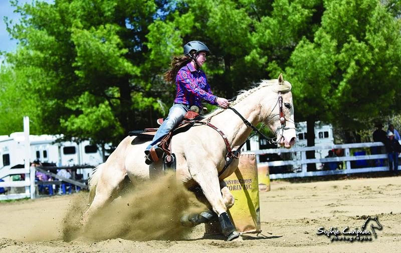 Le RC Show espère attirer plus de 200 chevaux pour sa première édition, où l’on pourra notamment voir des épreuves de relais (photo), de barils, de sauvetage et plus encore. Photo Courtoisie