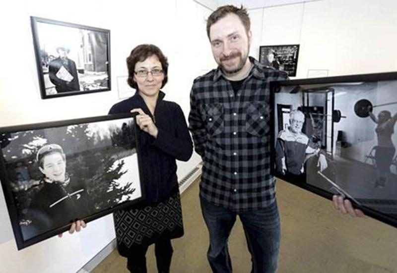 Denyse Bégin et Patrick Roger se sont unis afin de mettre en oeuvre l'exposition <em>Le bénévolat... si on s'y mettait</em> présentée jusqu'au 18 avril au Bureau de tourisme et des congrès.