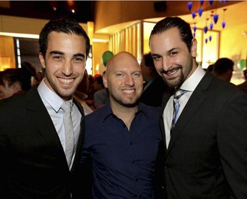 Marc-Antoine et Philippe Lacasse ont profité d'un 5 à 7 le 10 juin pour se présenter au public maskoutain en compagnie du chanteur et porte-parole de Pacini, Marco Calliari. Les deux propriétaires assureront dorénavant l'administration du restaurant Pacini de Saint-Hyacinthe.