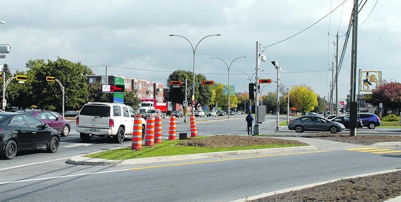 Un appareil de surveillance des feux rouges sera installé à l’intersection des boulevards Casavant Ouest et Laframboise à Saint-Hyacinthe en novembre. Photo Robert Gosselin | Le Courrier ©