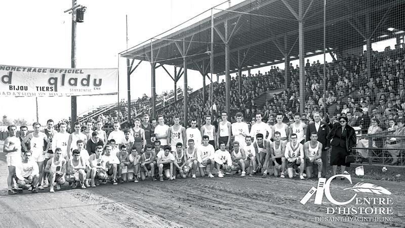 En 1951, le Marathon de Saint-Hyacinthe se déroule au Rond Laframboise. Coll. Centre d’histoire de Saint-Hyacinthe, CH548.