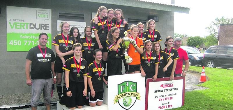 Du côté féminin, Saint-Joseph a été l’une des quatre équipes championnes. Elle a triomphé chez les U14. Photo Courtoisie