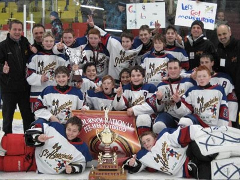 Les Mousquetaires de Saint-Hyacinthe ont décroché, en classe pee-wee CC, leur deuxième bannière de champions de la saison en remportant le tournoi de Waterloo, le 29 janvier. Les Maskoutains ont vaincu les Cascades d'Asbestos-Warwick par la marque de 4-3 en finale. La veille, ils avaient défait le Shermont de Sherbrooke 5-3 pour accéder au match ultime. Les Mousquetaires avaient précédemment remporté le tournoi de Saint-Bruno, en décembre.