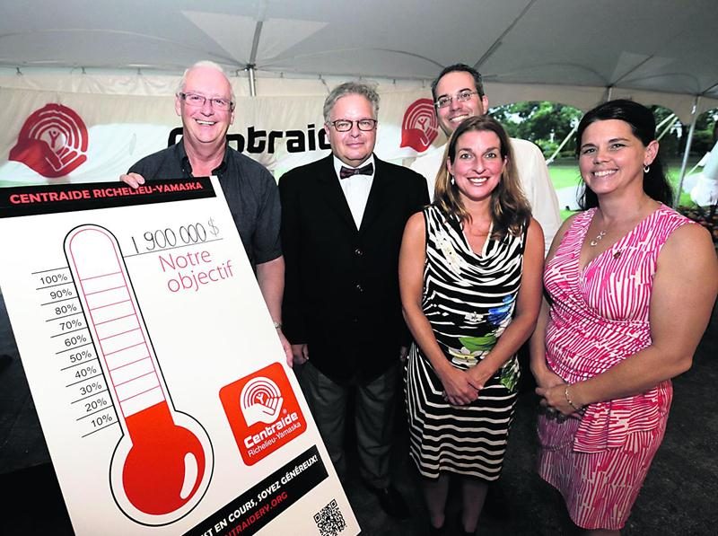 Pierre Piché, président du conseil d’administration et responsable du cabinet de campagne Centraide Richelieu-Yamaska, Daniel Laplante, directeur général, Magali Laplante, coordonnatrice de campagne, Benoît Bellavance, directeur général du Centre de bénévolat de Saint-Hyacinthe et membre du cabinet de campagne, et Nathalie Gagné, directrice adjointe chez Centraide Richelieu-Yamaska. Photo Robert Gosselin | Le Courrier ©