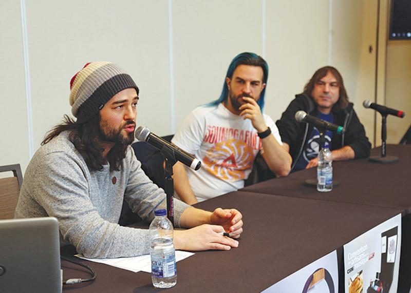 Samuel Robert, au premier plan, a longuement expliqué le concept de la Convention des artisans de la musique, en présence de deux de ses porte-parole, Jessy Fuchs et Vincent Peake.