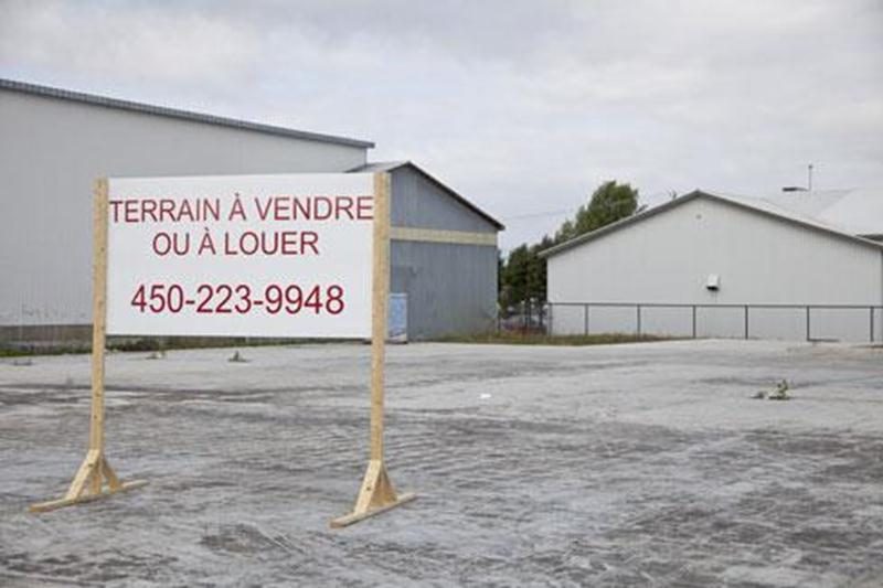 Le terrain de l'Inter Marché est à vendre. Mme Gagnon ne reconstruira pas le supermarché qu'elle a perdu dans l'incendie du mois de mars.