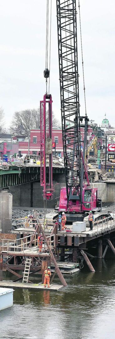 Le chantier du pont Bouchard, tel qu’il apparaissait mardi après-midi. Photo François Larivière | Le Courrier ©