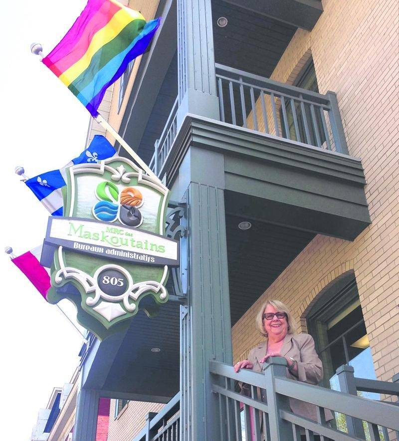 Francine Morin, préfet de la MRC des Maskoutains, invite les municipalités membres de son territoire à hisser le drapeau arc-en-ciel le 17 mai dans le cadre de la Journée internationale contre l’homophobie.