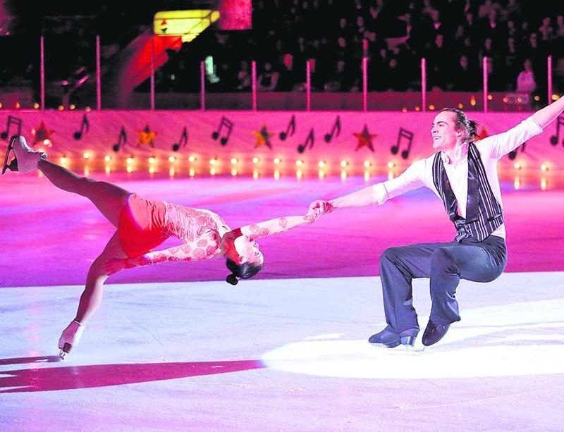 Les patineurs invités Naomie Boudreau et Cédric Savard, médaillés d’argent au championnat junior de section du Québec et participants au championnat canadien, ont présenté deux numéros lors du gala.