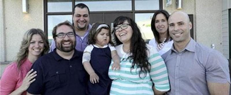 Les parents d'Abygael, cette jeune fille de quatre ans atteinte d'une maladie orpheline, ont amassé la somme de 14 000 $ lors du souper-bénéfice tenu le 9 juin au restaurant Casa Grecque. La soirée a été une véritable réussite, au point que Philip Vallières et sa conjointe Stéphanie Murphy aimeraient en faire une tradition annuelle. En plus d'un repas quatre services, les 217 convives ont participé à une vente aux enchères. « Ce fut un gros succès, tout le monde était ravi et il y a même une par