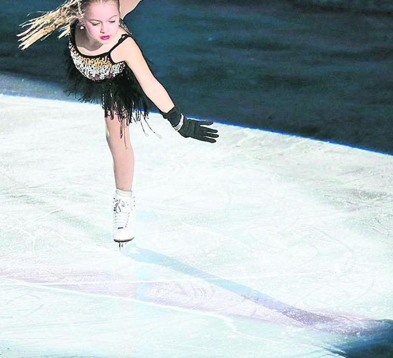 Une quinzaine de solos et cinq duos ont animé la 62e Revue sur glace du Club de patinage artistique de Saint-Hyacinthe, mettant en lumière patineurs et patineuses les plus prometteurs.