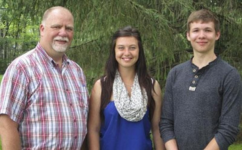 Le directeur général de la Régie intermunicipale d'Acton et des Maskoutains, Réjean Pion, est fier de présenter les membres de son Équipe Verte, Kim Lavoie-Nadeau et Étienne Klopfenstein.