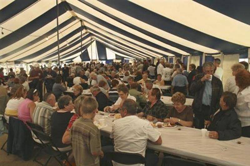 Des mésententes entre l'organisateur principal, la municipalité et le service des Loisirs de Saint-Louis ont forcé l'annulation du Festival country.