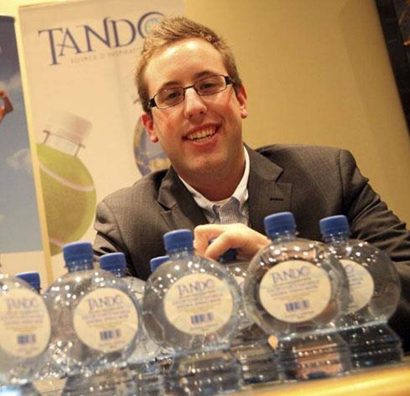 Raphael Gosselin-Deschesnes a lancé, à l'été 2011, le premier d'une série de bouteilles d'eau au concept innovateur, dont le but est de promouvoir la pratique du sport.