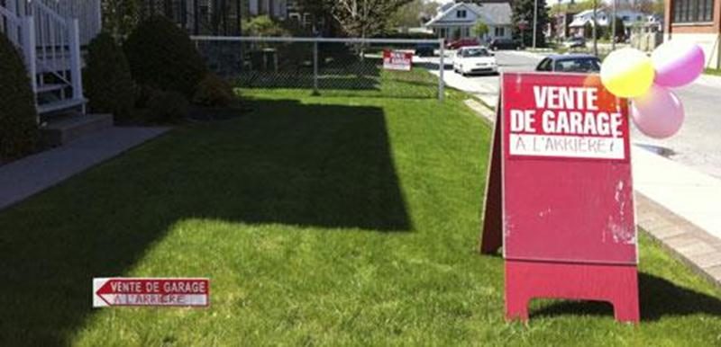 Ce sont ces trois affiches qui ont valu une contravention de 146 $ à la famile Dolbec.
