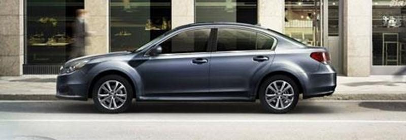 Il y a un mois, nous avons débuté l'essai d'une Subaru Legacy Limited. Notre premier contact avait été très satisfaisant, avec quelques réserves. Quelques semaines et 3 000 km plus tard, l'analyse n'a pas vraiment changé. La voiture est toujours aussi spacieuse et agréable, et l'a abondamment prouvé avec un usage intensif de transport de marchandise. Elle s'est aussi avérée efficace avec sa traction intégrale sur surface mouillée comme celle des derniers jours. Le seul bémol continue d'être la t