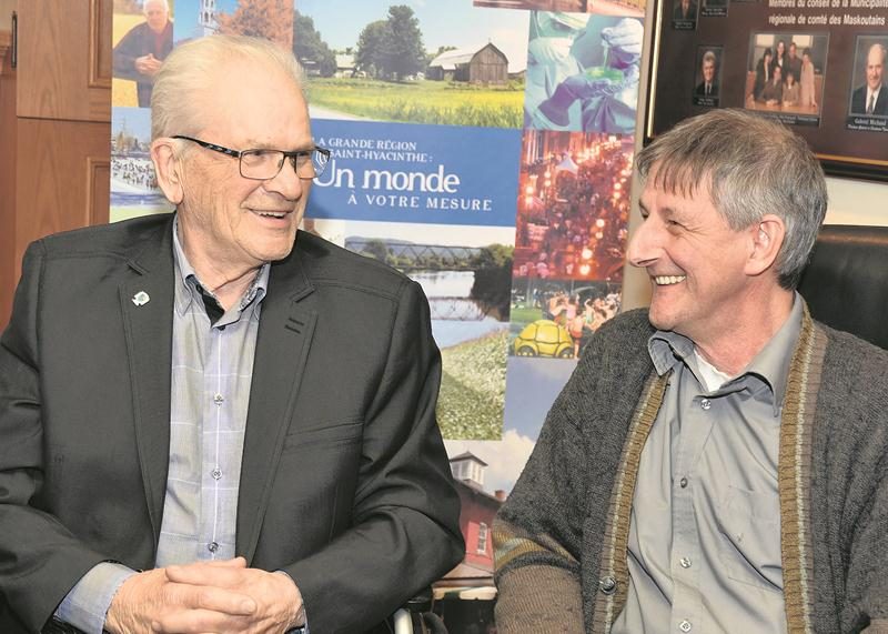 Le maire de Saint-Marie-Madeleine, Simon Lacombe, et celui du village de Sainte-Madeleine, André Lefebvre, diffèrent totalement d’opinion sur la pertinence d’une étude de regroupement.   Photo François Larivière | Le Courrier ©