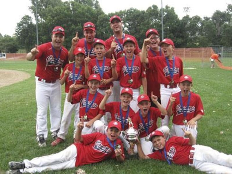 Les Condors de Saint-Hyacinthe moustique AA ont remporté le tournoi Édouard-Dussault de Lévis, le 22 juillet. Sur la photo, on retrouve : Édouard Charron et Frédéric Archambault (au sol), Jérémy Brunelle, Mathis Auger, Chad Provost et Charles Desmarais (première rangée), de même qu'Anthony Fournier, Jérémy Lachance, Elliot Desnoyers et Thomas Lemelin (deuxième rangée). L'équipe est dirigée par Jean-Michel Giasson (entraîneur-chef), Jocelyn Auger (adjoint) et Stéphane Lemelin (adjoint). Steve Lac