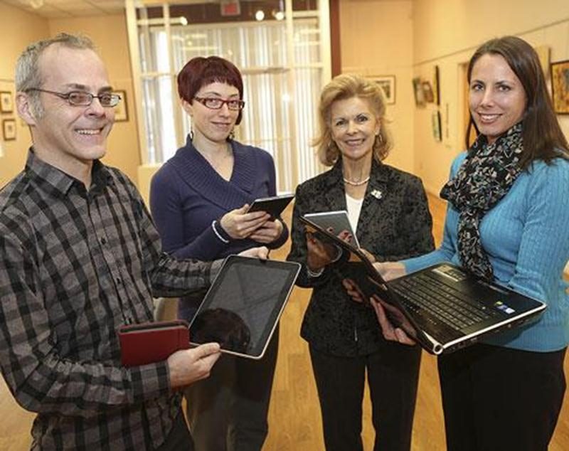 Sur la photo, de gauche à droite, Yves Tanguay, directeur général de la Médiathèque maskoutaine; Micheline Brûlé, bibliothécaire et responsable des services publics de la Bibliothèque Sainte-Rosalie; Hélène Gamache, vice-présidente de la Médiathèque maskoutaine; et Nathalie Lespérance, bibliothécaire et responsable des services publics de la Bibliothèque T.-A.-St-Germain.