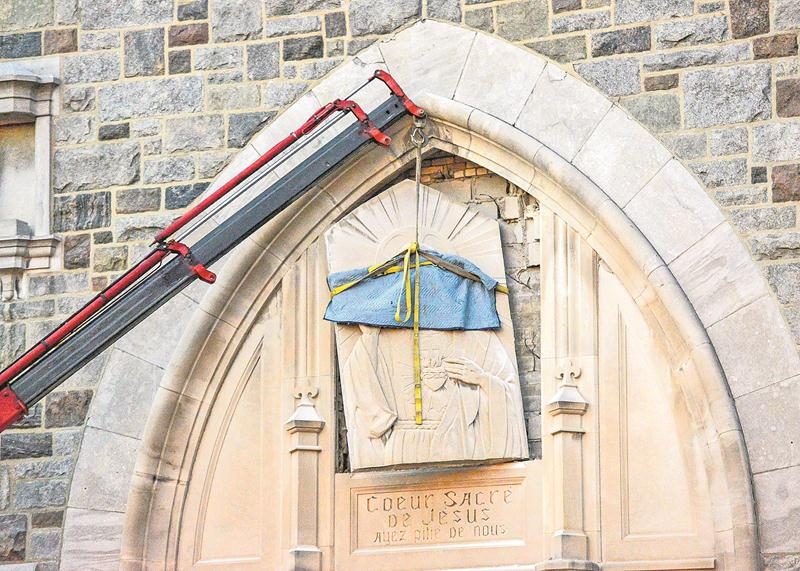 À voir la photo, on ne doute pas une seconde que l’opération sauvetage était délicate, mais elle a quand même été couronnée de succès. Photo François Larivière | Le Courrier ©