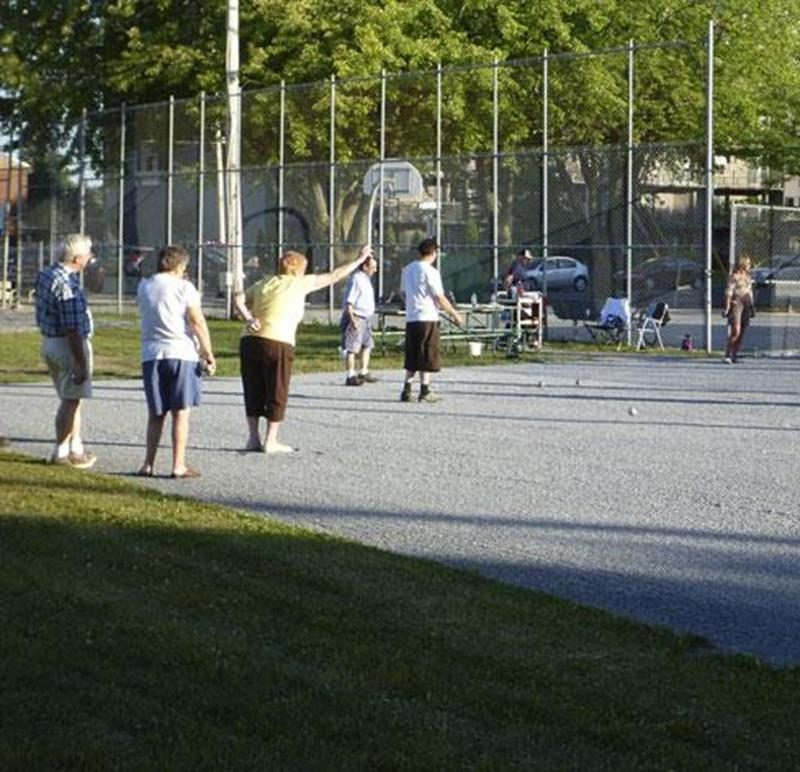 Un tournoi de pétanque est au nombre des activités prévues lors de la fête de quartier des Loisirs Notre-Dame.