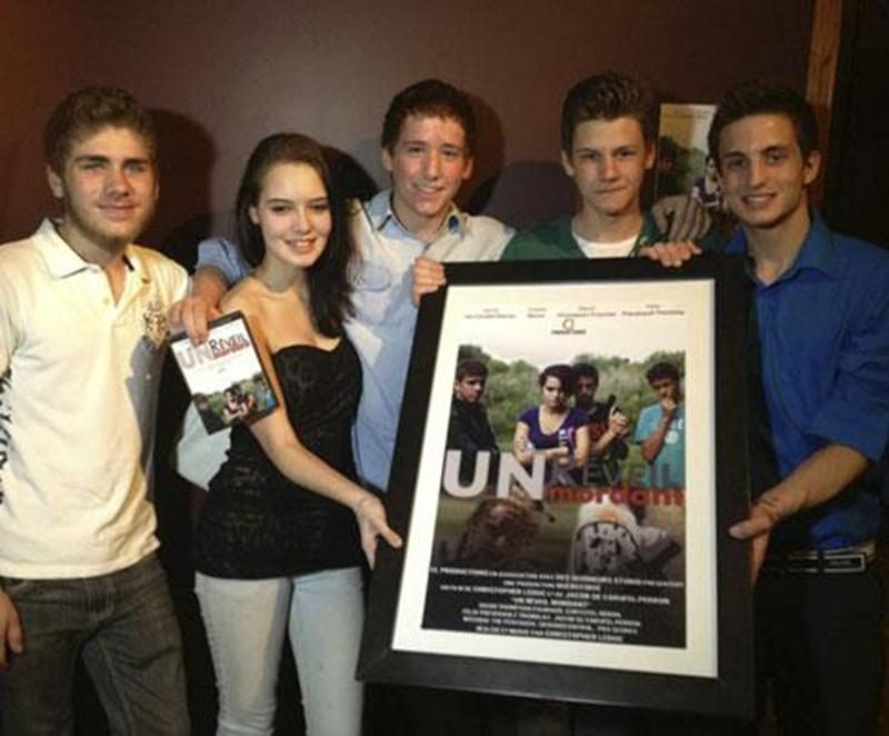 La première du film « Un Réveil Mordant », du jeune cinéaste maskoutain et étudiant du CAG Christopher Leduc, a été présentée au Collège Antoine-Girouard le 7 mai.