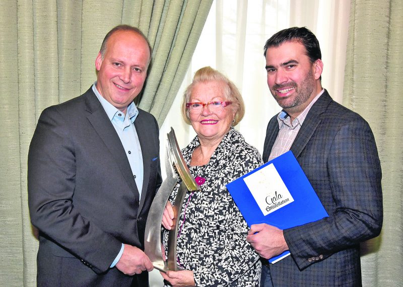Sur la photo, dans l’ordre habituel, Simon Giard, président de la Chambre de commerce de la grande région de Saint-Hyacinthe; Johanne Delage, maire suppléant et David Rivest, président de l’aile jeunesse de la Chambre de commerce de la grande région de Saint-Hyacinthe.  Photo François Larivière | Le Courrier ©