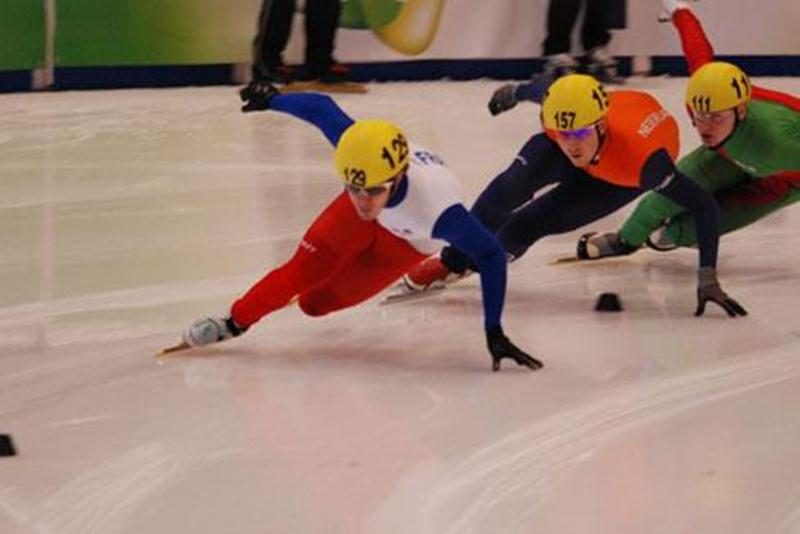 Le Club de patinage de vitesse de Saint-Hyacinthe invite les personnes intéressées à se renseigner sur ce sport en rencontrant les membres lors du Carrefour du loisir aux Galeries St-Hyacinthe, le vendredi 26 août entre 18 h et 21 h et le samedi 27 août entre 10 h et midi. Les cours ont lieu le dimanche de 14 h à 15 h au stade C.-A.-Gauvin. La session débute le 28 août au stade C.-A.-Gauvin à compter de 14 h.