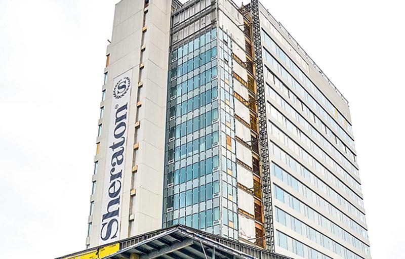 La CSN compte faire valoir les droits des anciens employés syndiqués du défunt Hôtel des Seigneurs de Saint-Hyacinthe auprès de la direction du futur hôtel Sheraton actuellement en construction à quelques centaines de mètres de l’ancien complexe. Photo François Larivière | Le Courrier ©