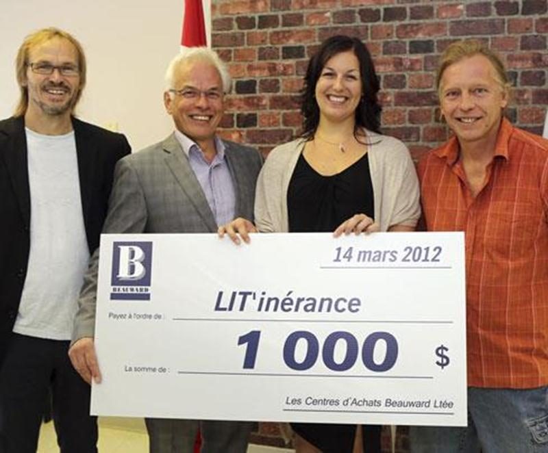 Les Centres d'achats Beauward, propriétaires des Galeries Saint-Hyacinthe, ont remis tout récemment un chèque de 1 000 $ à l'organisme d'entraide Contact Richelieu-Yamaska en guise de contribution à son projet LIT'itnérance. Ce projet a pour but la création, à Saint-Hyacinthe, d'un centre de crise pour les personnes en situation d'itinérance de façon à éviter qu'elles soient dirigées vers Longueuil ou Montréal et ainsi déracinées de leur milieu. « Le directeur général de Contact Richelieu-Yamask