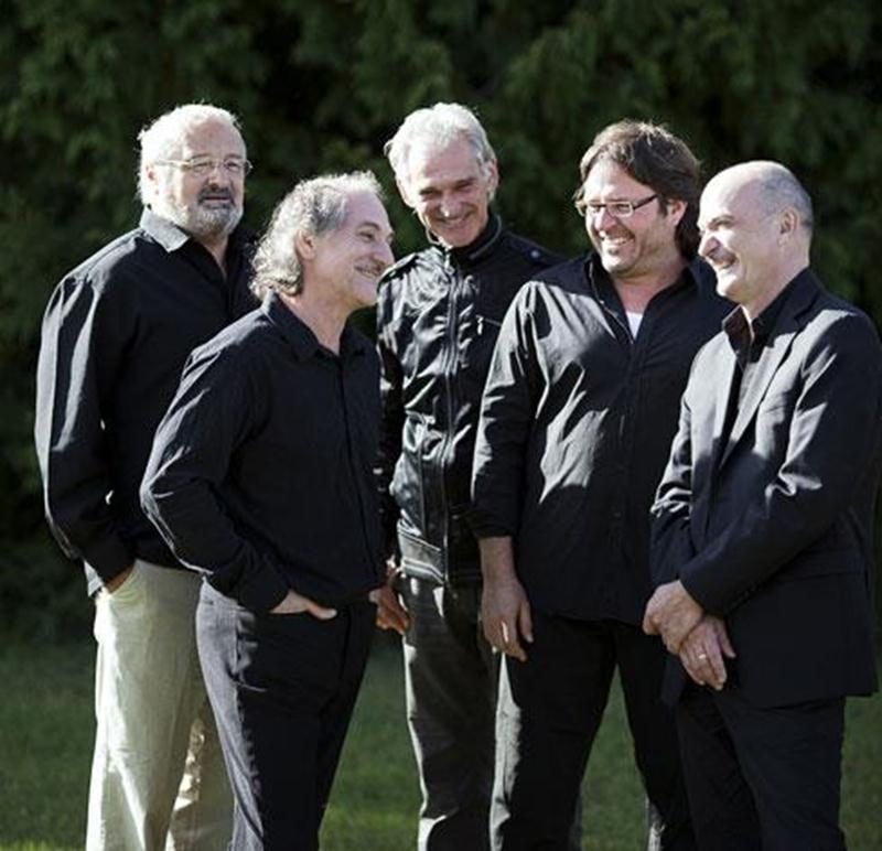 Le Centre des arts Juliette-Lassonde vous transporte dans l’ambiance du temps des fêtes avec Les Charbonniers de l’enfer. Le groupe de chanteurs a capella présente le spectacle « Nouvelles fréquentations » le samedi 17 décembre, dès 20 h 30, dans l’Espace RONA. En spectacle, Les Charbonniers de l’enfer mêlent adroitement anecdotes et chansons, rendant le public complice dès les premières pièces. On y reconnaît bien leur touche personnelle tant appréciée de tous. Les Charbonniers de l’enfer, c’es