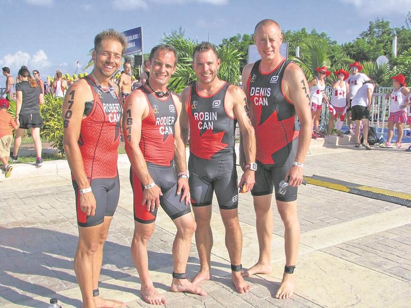 Les Maskoutains Olivier Robert, Dominic Rodier, Jonathan Robin et Sylvain Denis ont complété l’épreuve sprint au Championnat du monde de triathlon à Cozumel, au Mexique Photo Courtoisie