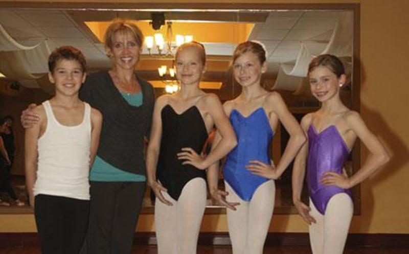 Matis Dautry, Anne-Élisabeth, Alexandra et Victoria Chartier, élèves de Louise Labrecque, seront de la distribution du ballet Casse-Noisette des Grands Ballets Canadiens de Montréal.