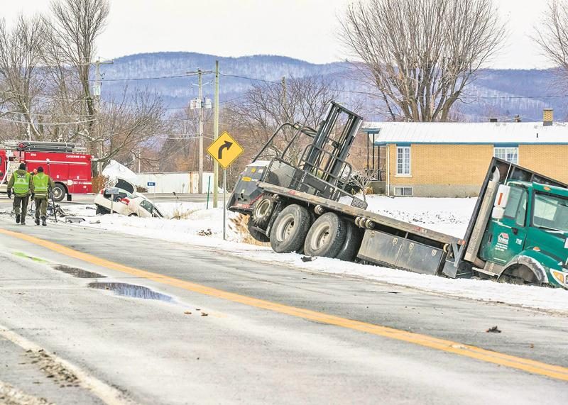 La Césaroise Yvonne Charbonneau a perdu la maîtrise de sa voiture avant de percuter de plein fouet un camion qui arrivait en sens inverse sur la route 231. Photo François Larivière | Le Courrier ©
