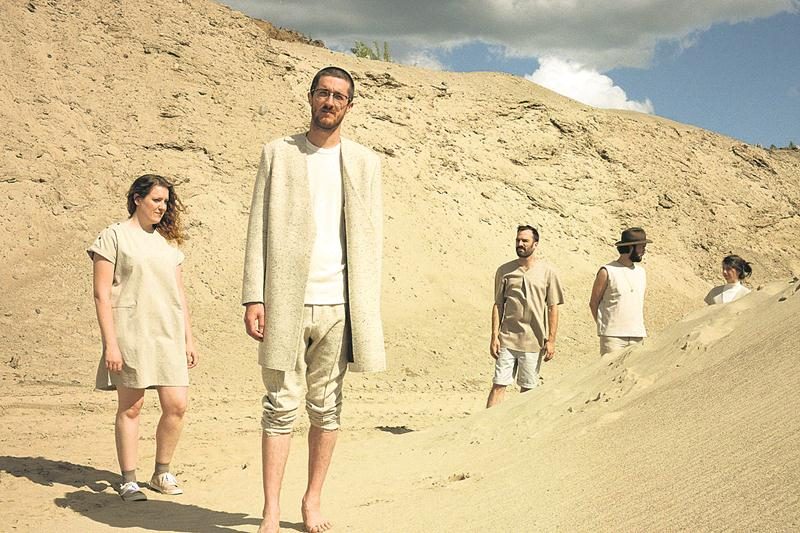 Le groupe, notamment comparé à Arcade Fire, est reconnu pour son énergie sur scène.  Photo Jerry Pigeon