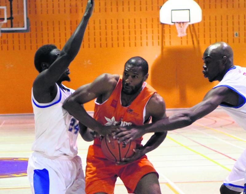 Les Stars ont dû terminer la partie sans leur joueur étoile, Pierre-Marie Altidor Cespedes, blessé à une cheville, alors qu’il connaissait l’une de ses meilleures sorties de la saison. Photo Robert Gosselin | Le Courrier ©