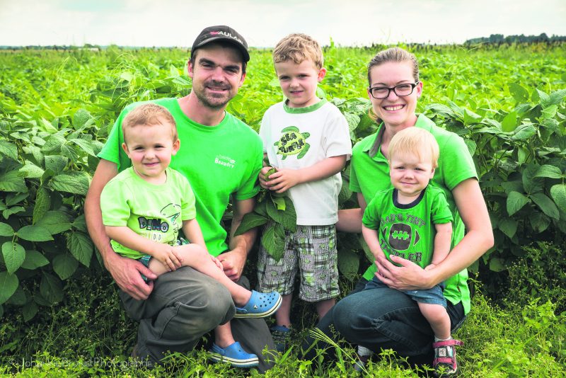 Billy et Cindy Beaudry et leurs enfants. Photo Johanne Brunet