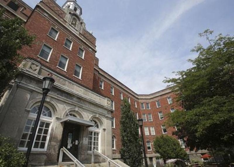 La réorganisation des horaires de travail fait grincer des dents de nombreux préposés aux bénéficiaires de l'Hôtel-Dieu de Saint-Hyacinthe.