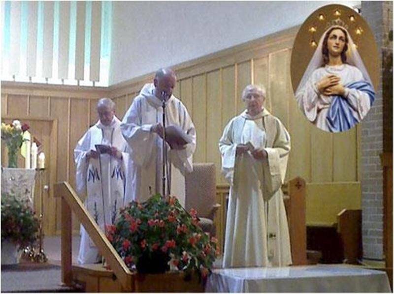 À l’occasion de la fête de l’Assomption de la Vierge Marie (15 août), une journée de prière a été organisée en l’église Assomption-de-Notre-Dame de Saint-Hyacinthe. En soirée, une célébration eucharistique, a été présidée par le Père Michel Vigneau, Trinitaire (au centre). Il a rappelé que le salut est un don de Dieu, qu’il est offert à tous et que les chrétiens d’aujourd’hui reçoivent les mêmes grâces que la Mère de Dieu. Le curé Georges Benoît et le chanoine Jean Corbeil ont concélébré cette e
