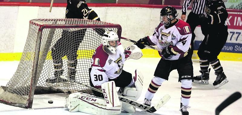 Malgré la remontée des Riverains dimanche, les Gaulois ont trouvé la manière de signer un 5e gain consécutif. Photo Robert Gosselin | Le Courrier ©